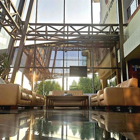 Koenig Hotel Kanije Dış mekan fotoğraf