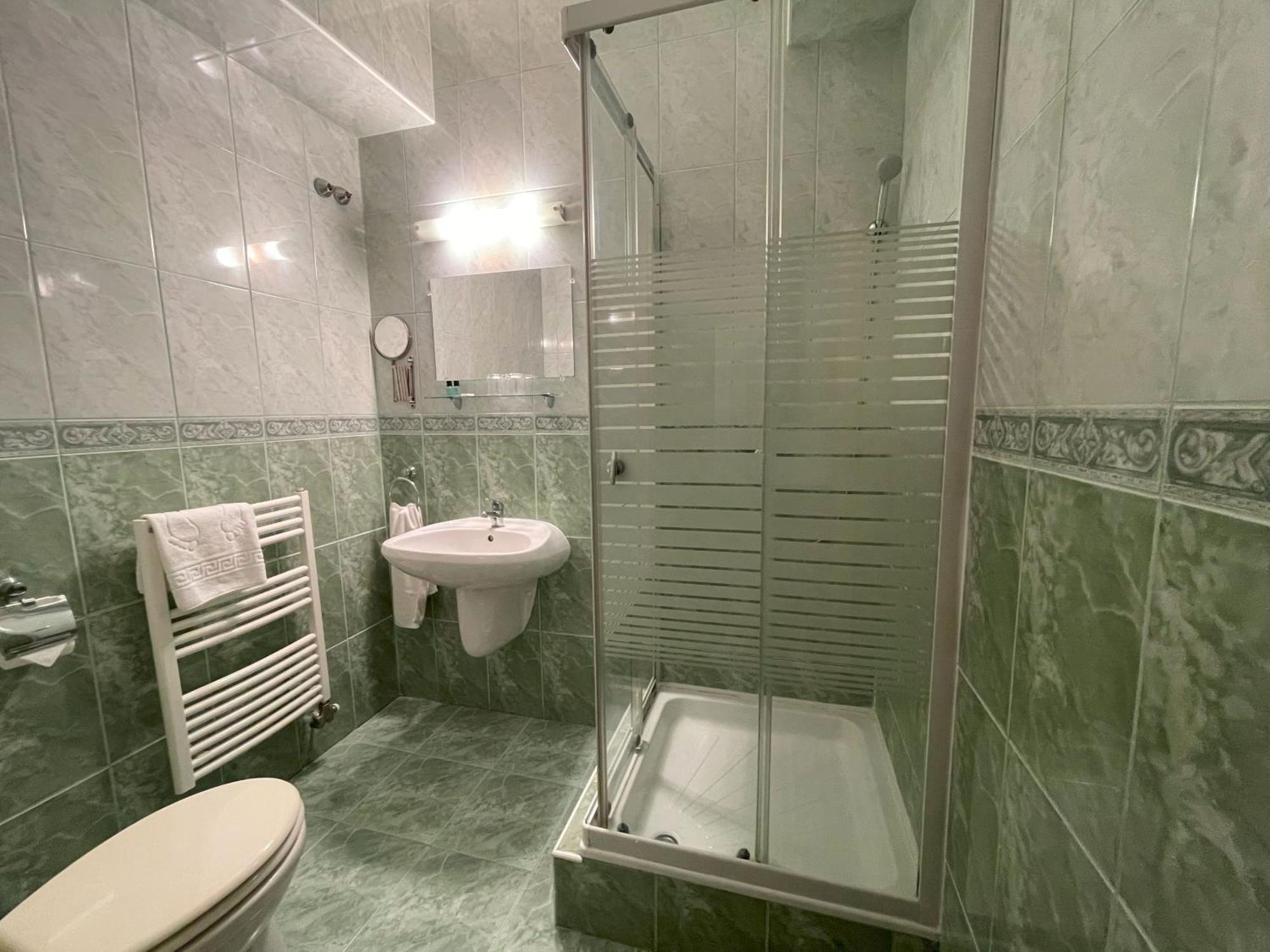 Koenig Hotel Kanije Dış mekan fotoğraf