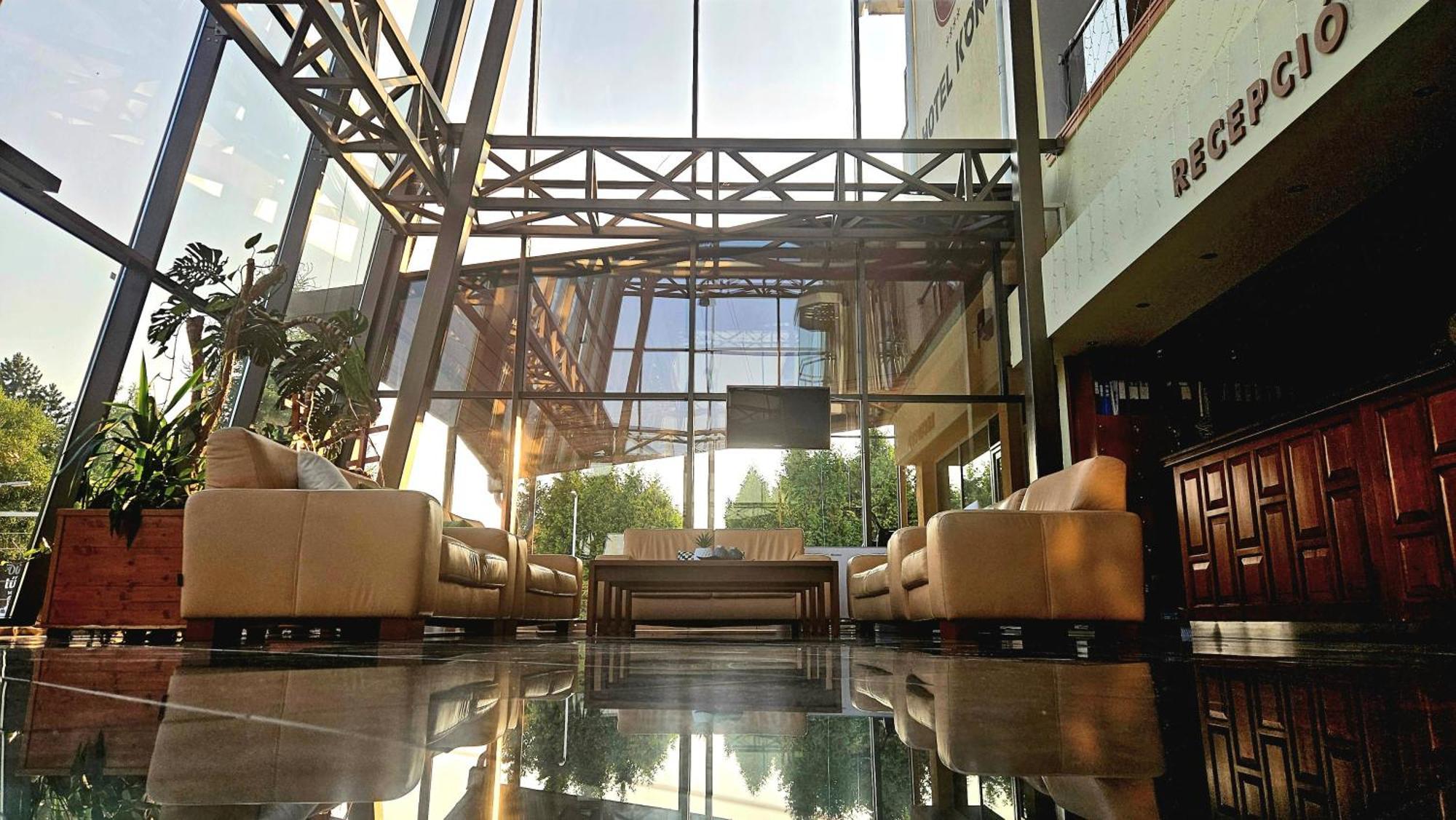 Koenig Hotel Kanije Dış mekan fotoğraf