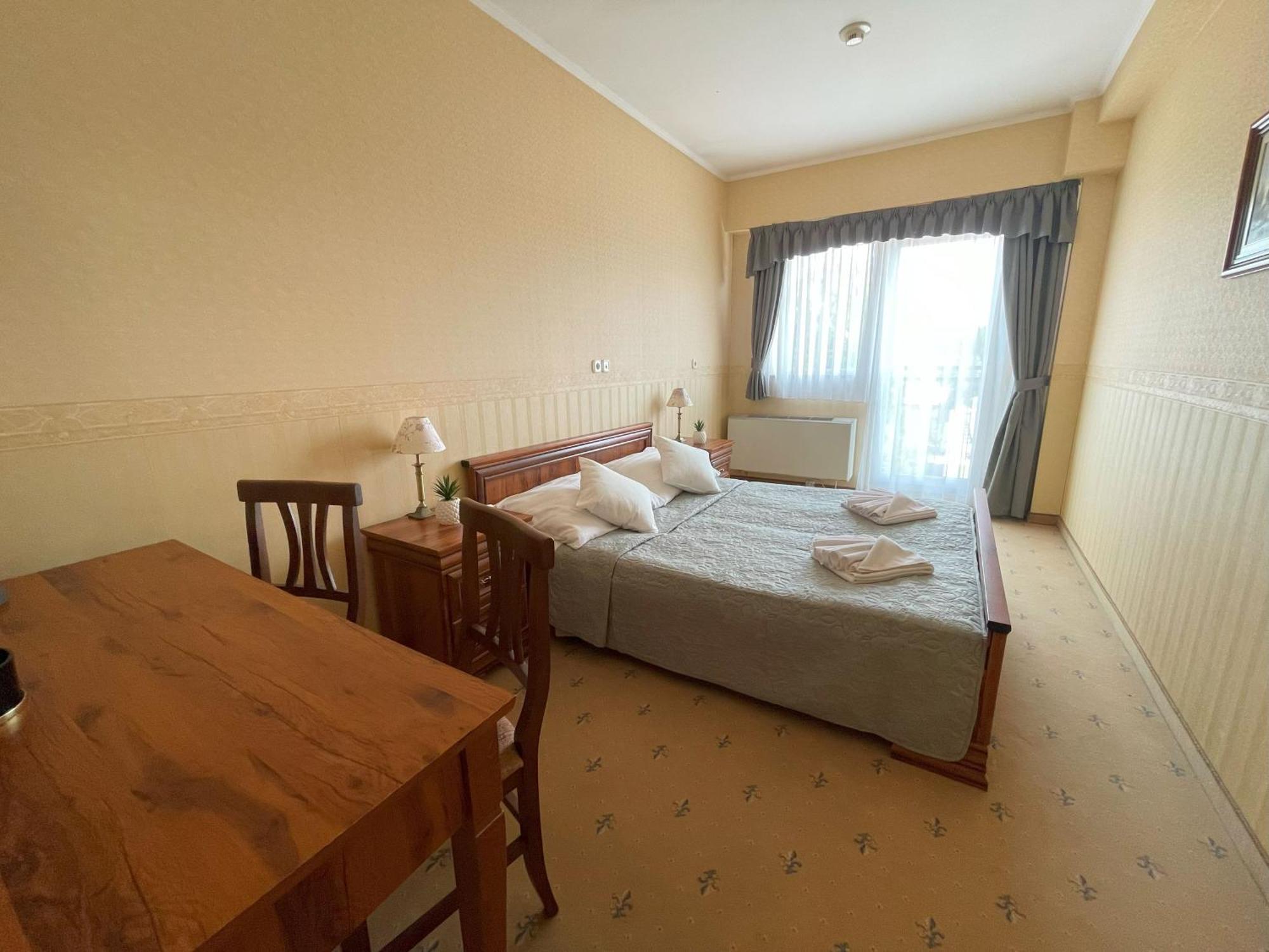 Koenig Hotel Kanije Dış mekan fotoğraf