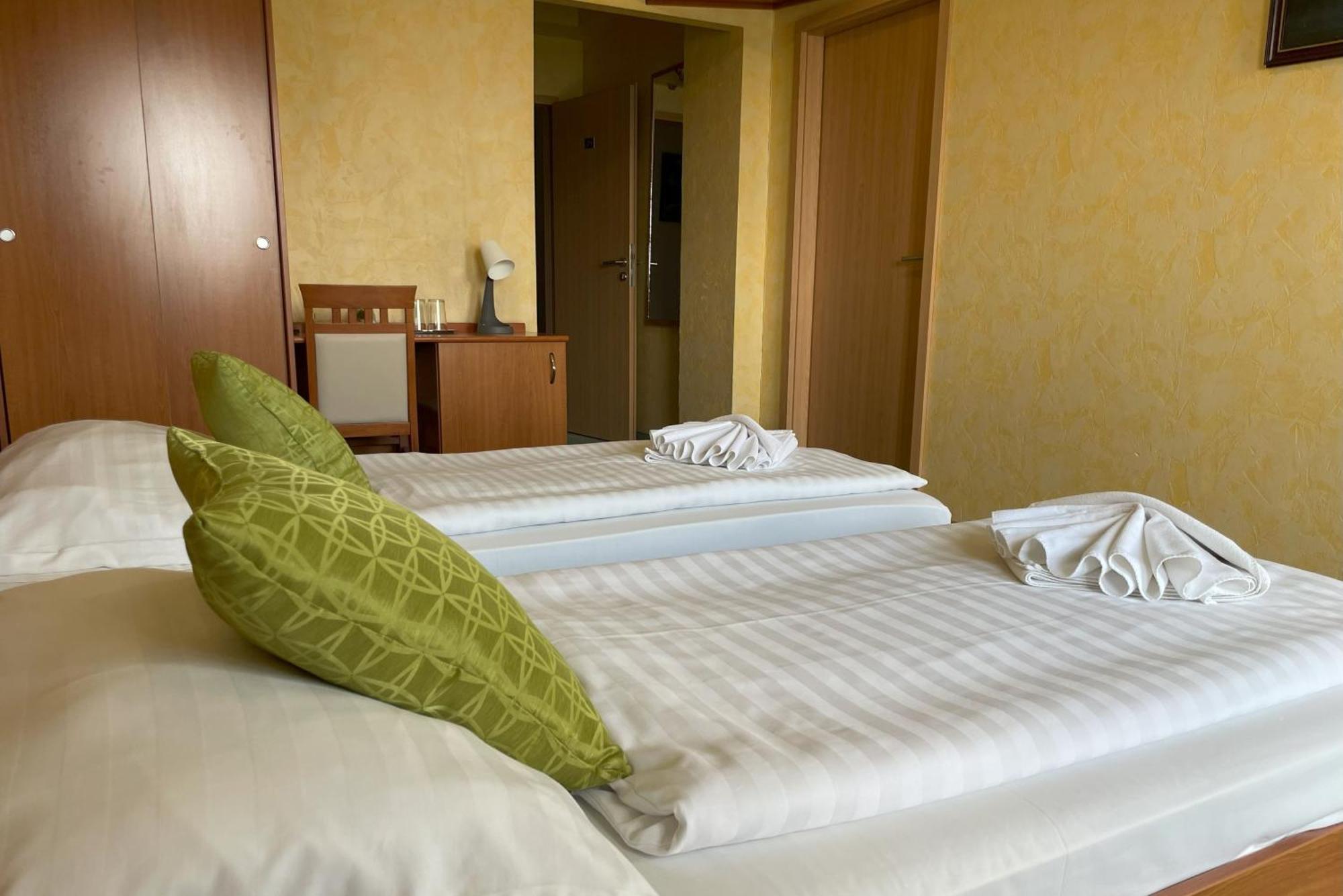 Koenig Hotel Kanije Dış mekan fotoğraf