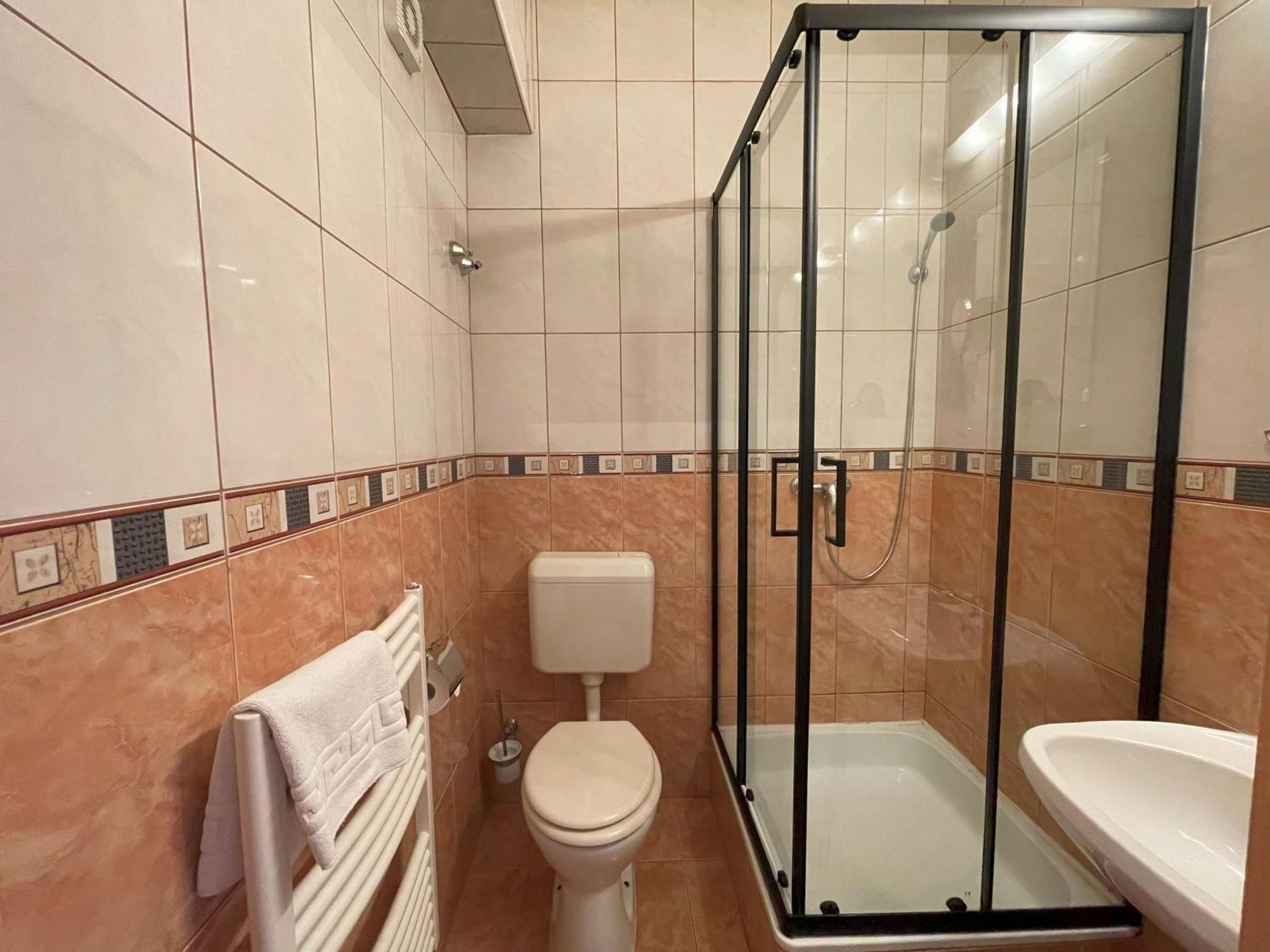 Koenig Hotel Kanije Dış mekan fotoğraf