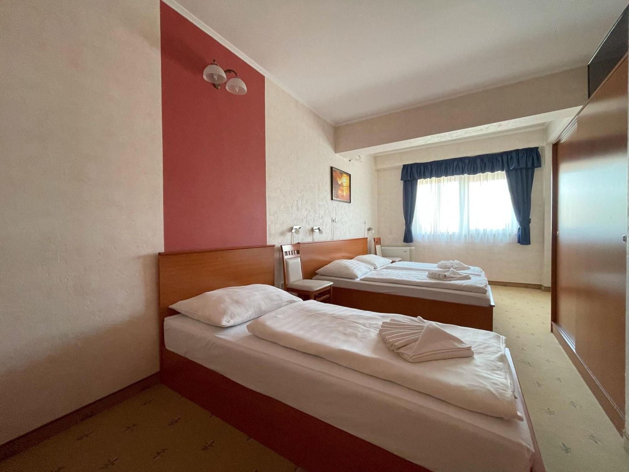Koenig Hotel Kanije Dış mekan fotoğraf