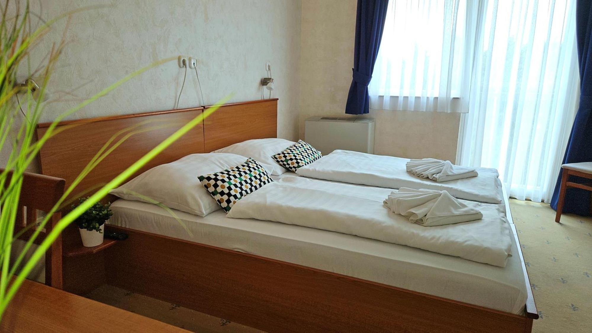 Koenig Hotel Kanije Dış mekan fotoğraf